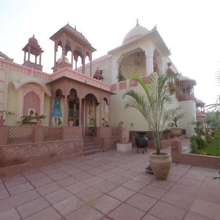 Hotel Suroth Mahal Luhāru Exterior foto