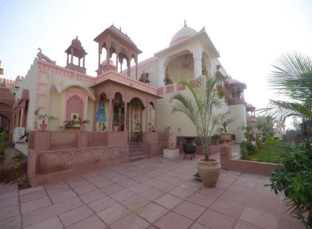 Hotel Suroth Mahal Luhāru Exterior foto